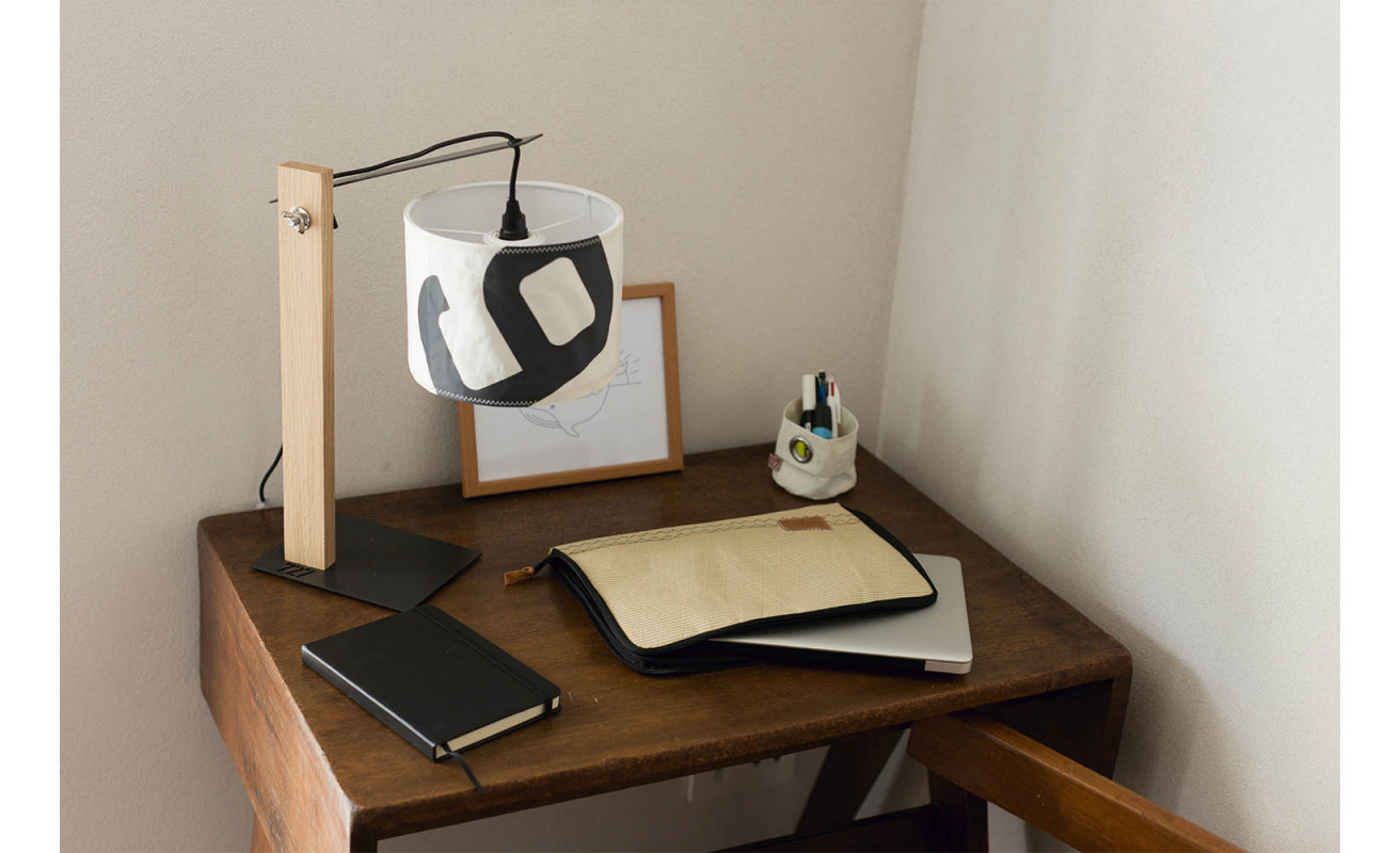 Desk lamp