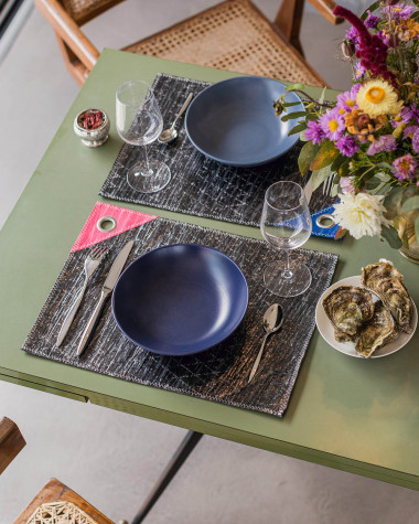 Set de table gris et rose