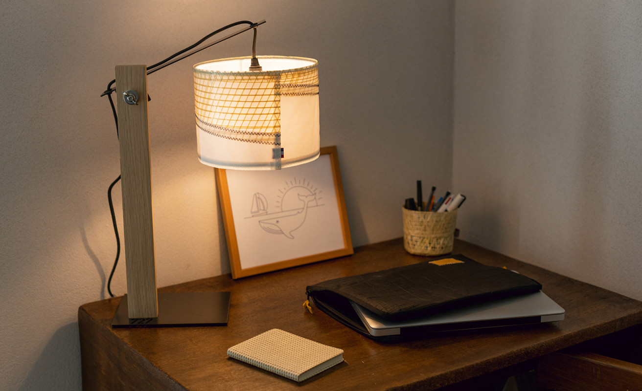 Desk lamp