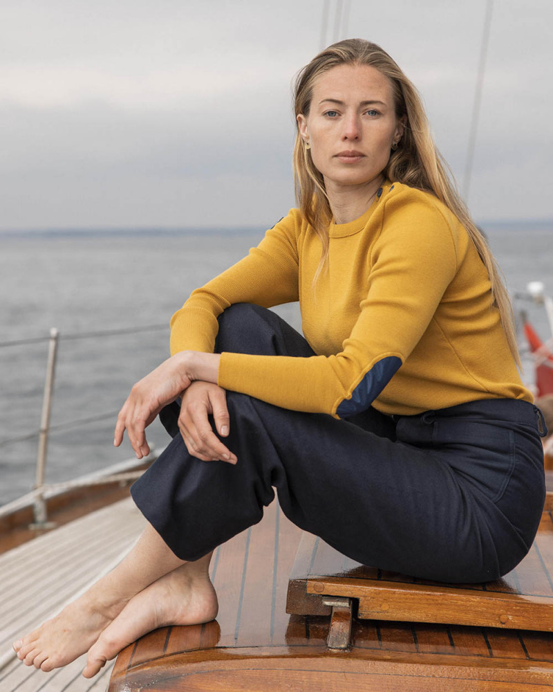 Marine-Pullover für Damen aus Merinowolle · Dunkelgelb und marineblau