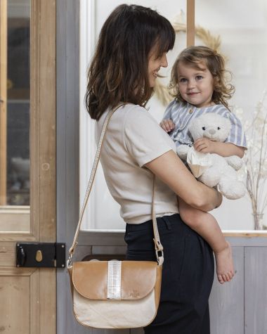 Sac bandoulière demi-lune · Cuir biscuit recyclé