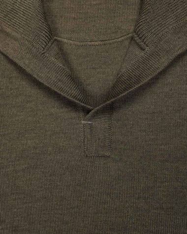 Pullover mit Offizierskragen · Khaki und grau