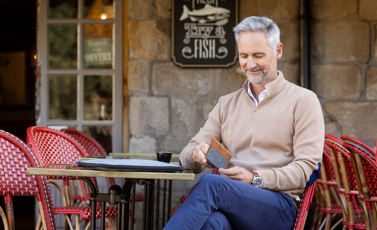 Men's crew-neck pullover · Camel and navy blue 