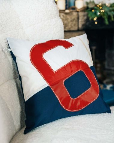 Coussin 50x50 · Navy 6 rouge