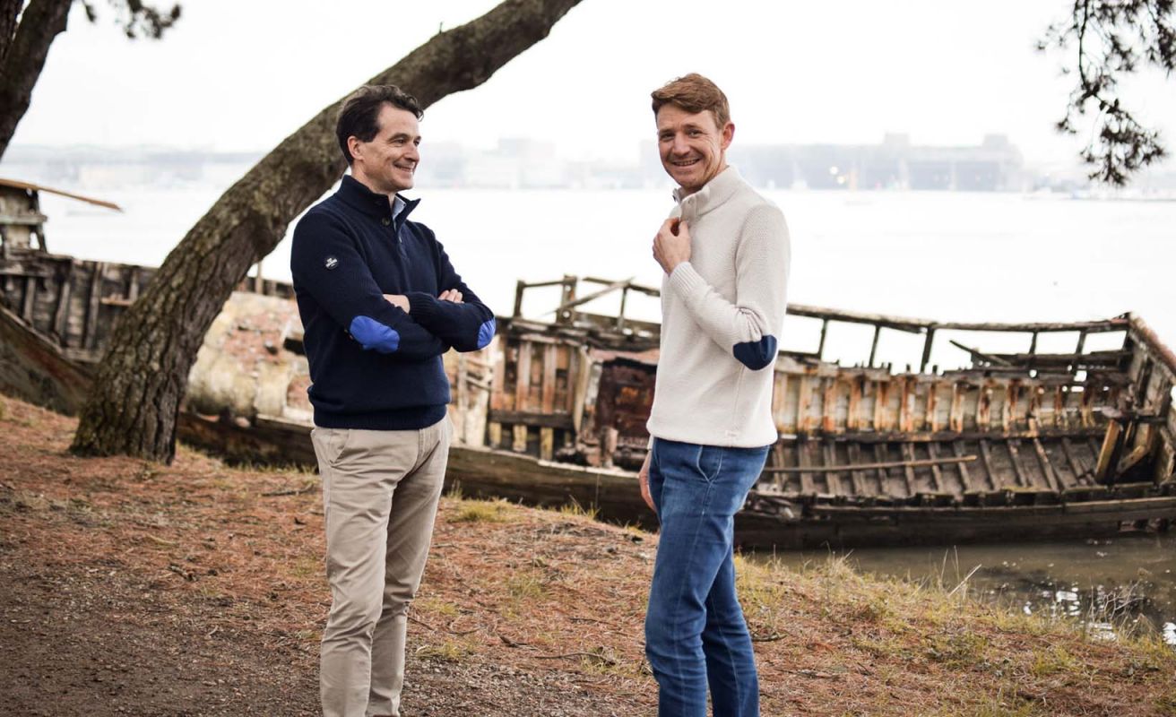 Newfoundland stand-up collar sweater · Ecru and navy merino wool