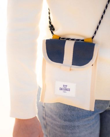 Skate shoulder bag · Navy blue and yellow