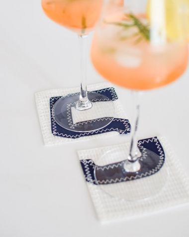 Set of 6 coasters · Navy blue numbers