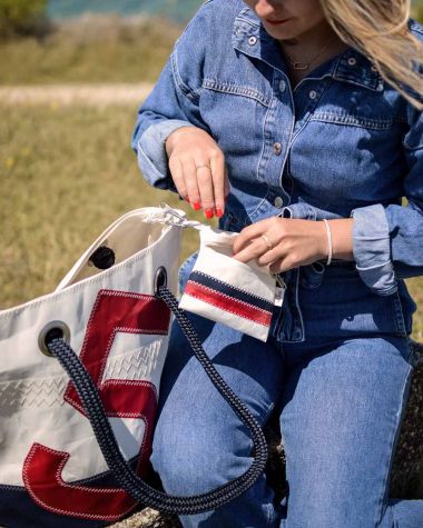 Sandy Handbag · Navy