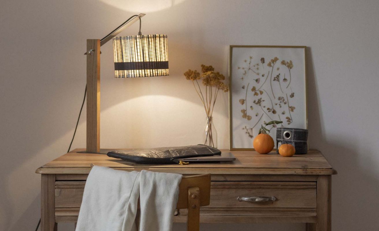 Lampe de bureau · Technique jaune et noire