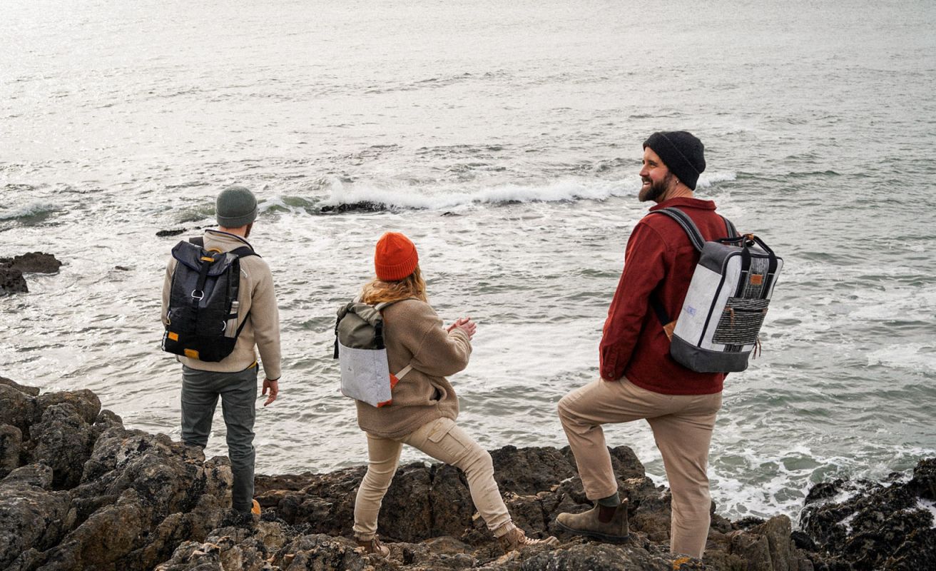 Sac à dos Dinghy · Noir et cuir moutarde