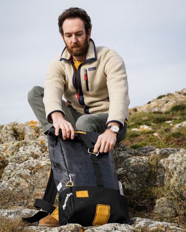Sac à dos Dinghy · Noir et cuir moutarde