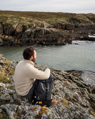 Sac à dos Dinghy · Noir et cuir moutarde
