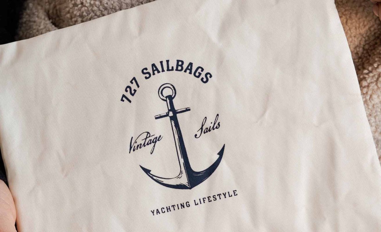 Zipped case · Classic Yachting