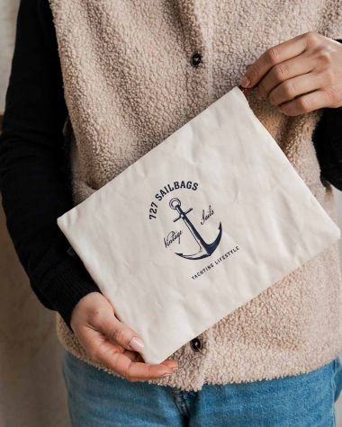 Zipped case · Classic Yachting