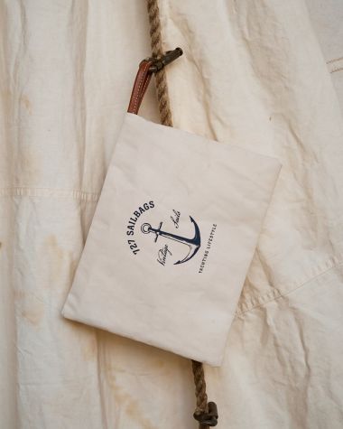 Zipped case · Classic Yachting