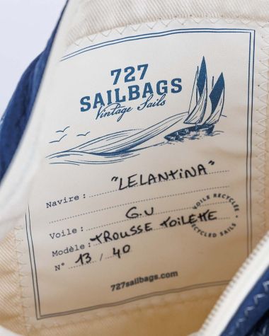 Trousse de toilette "Les Grands Classiques" · Cuir bleu marine
