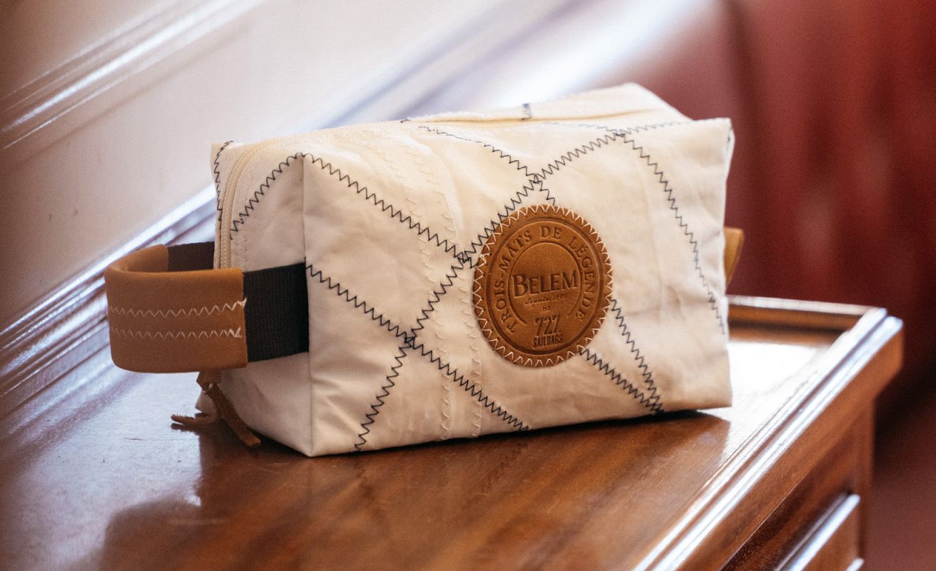 Toiletry Bag Windy Belem · Leather