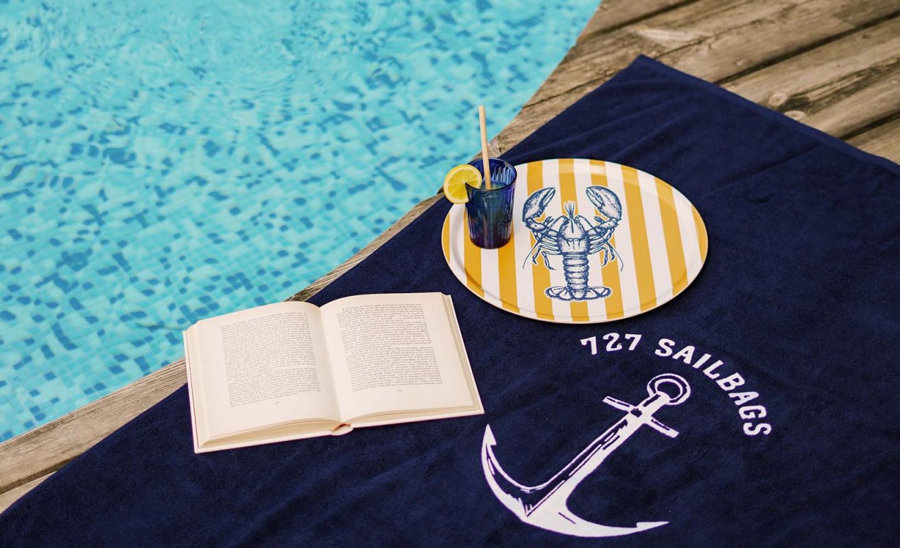 Round Serving Tray · Yellow Stripes & Blue Lobster