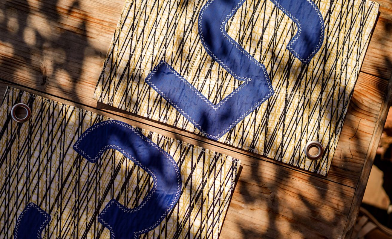 6 Placemats · Grey and Blue