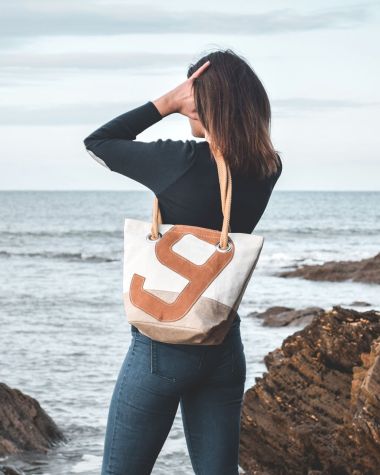 Handbag Legend · Linen and amber leather