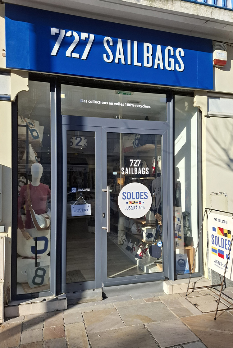 Façade boutique 727 sailbags La Baule