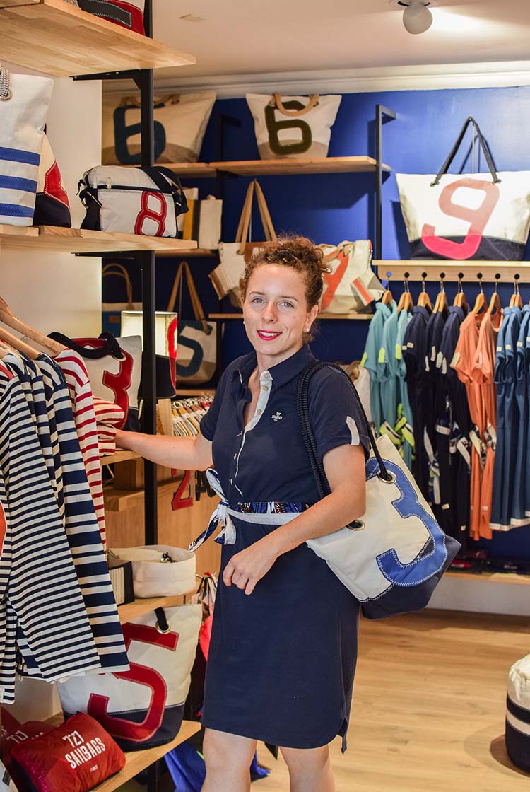 Sabrina à la boutique 727 sailbags La Trinité-sur-mer
