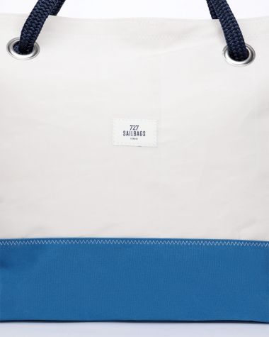 Travel bag Carla · Pastel blue
