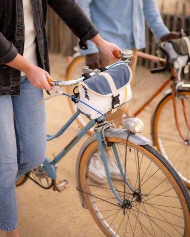 Scooty Handlebar cross-body bag convertible · Blue and yellow 