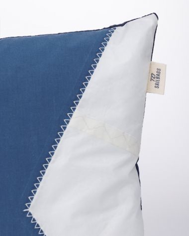 Cushion 20x12 in · Flag