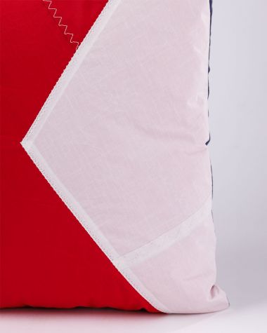 Cushion 15x15 · Flag