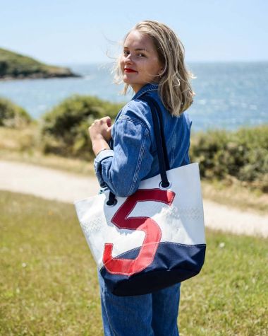 Sandy Handbag · Navy recyclé | 727 Sailbags USA