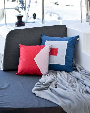 Cushion 15x15 in · Flag
