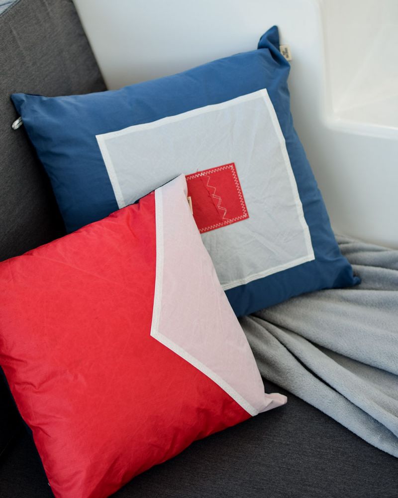 Cushion 15x15 in · Flag