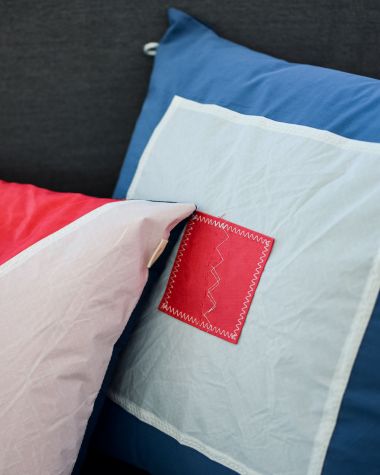 Cushion 20x20 in · Flag