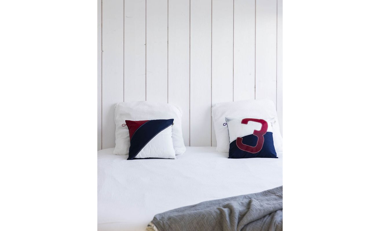 Cushion 15x15 in · Navy & Red