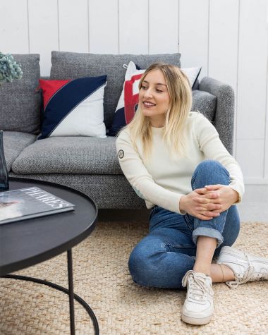 Cushion 15x15 in · Navy & Red