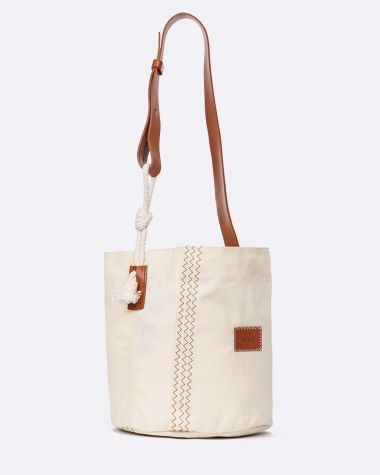 Bucket bag · Brown leather
