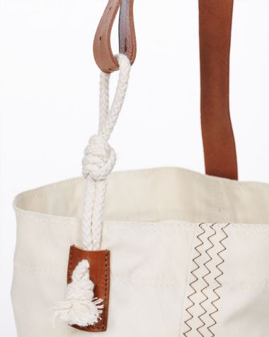 Bucket bag · Brown leather
