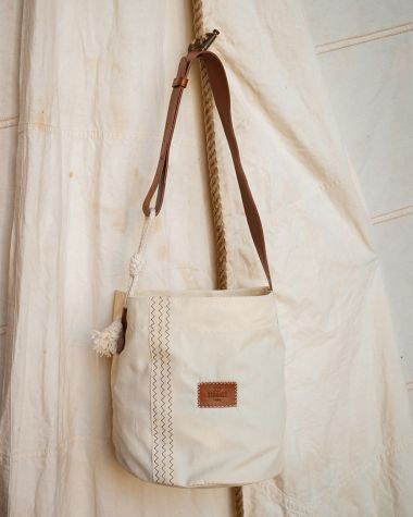Bucket bag · Brown leather