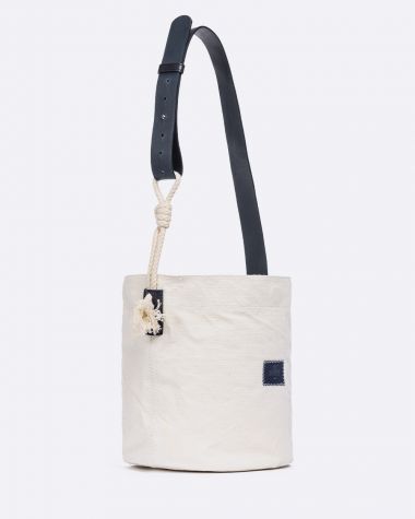Bucket bag · Blue leather