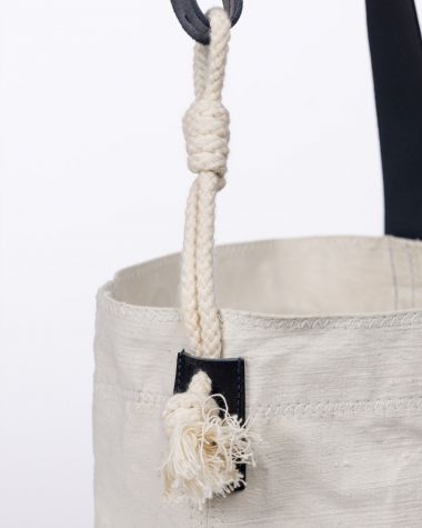 Bucket bag · Blue leather