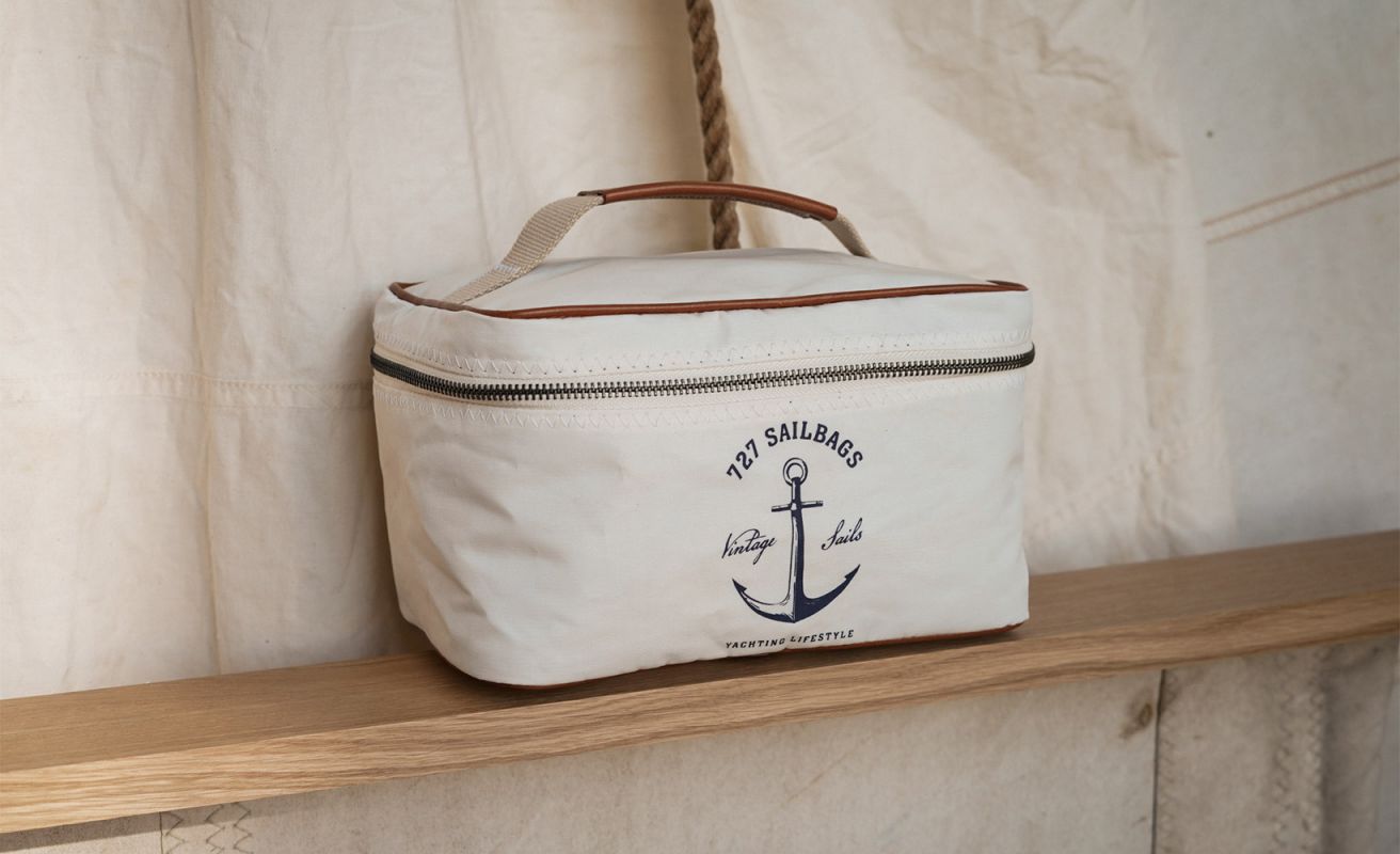 Vanity case · Classic Yachting