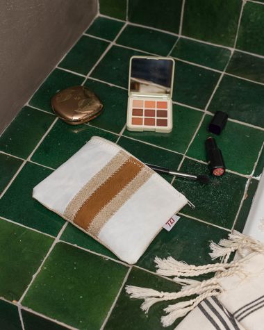 Pack: Legend handbag and Makeup Bag · Leather and Linen