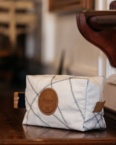 Combo pack: Toiletry bag and Cap · Belem Collection