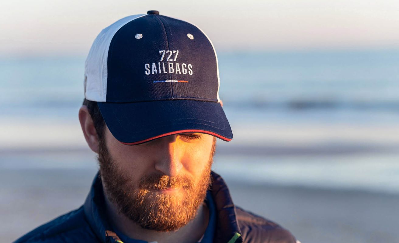 Combo pack: Toiletry bag and Cap · Navy Collection