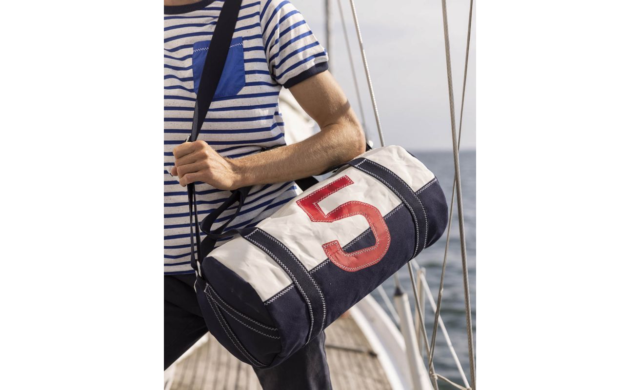 Combo pack: Duffel bag and Keyring · Navy Collection