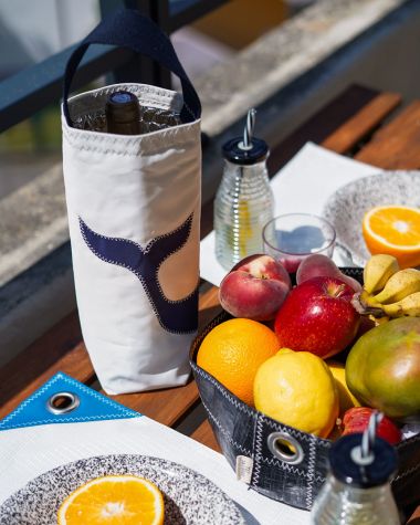 Wine bag · Whale