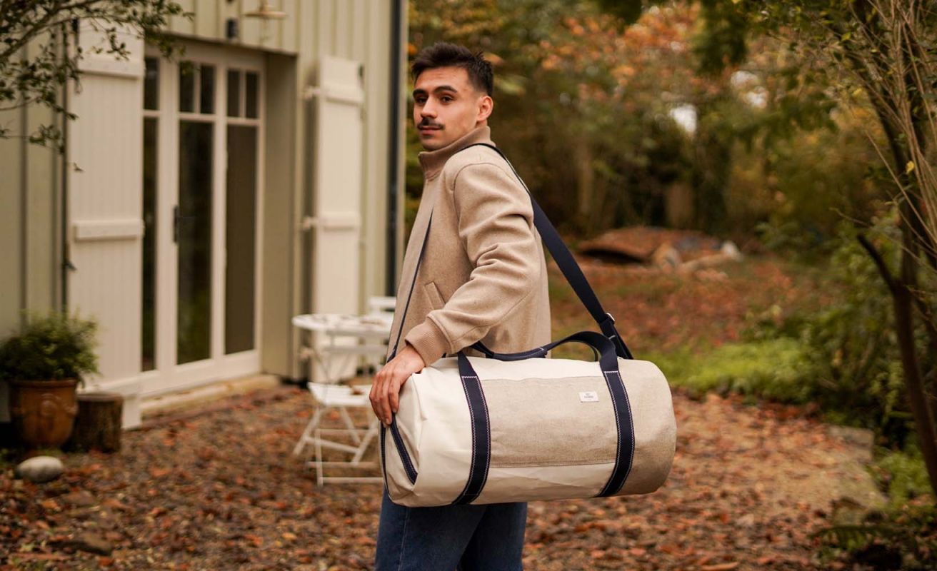 Onshore duffel bag · Linen and Navy Leather