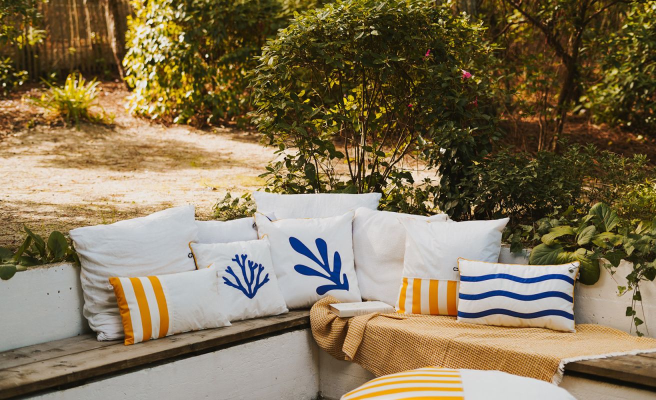 Cushion 20x20 in · Dolce Vita Yellow Stripes