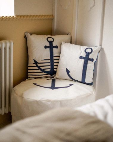 Cushion 40x40 · Anchor blue